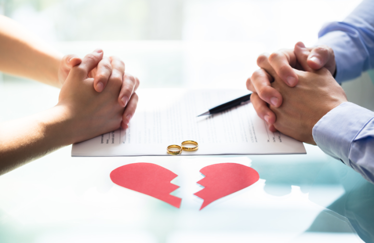 ¿Cuáles son las diferencias entre un divorcio de mutuo acuerdo y un divorcio contencioso? 