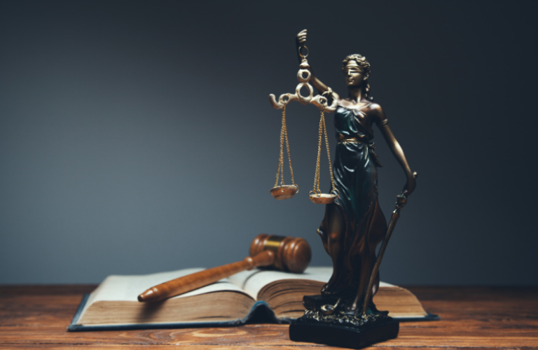 cómo elegir a un abogado penalista