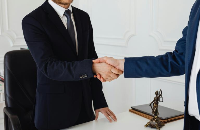 Abogado mercantil en Madrid para concurso de acreedores, compliance e impagos