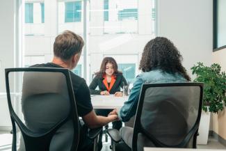 Descubre cómo proteger tu patrimonio generacional con expertos en herencias. Aprende sobre testamentos, impuestos y estrategias para evitar conflictos familiares.