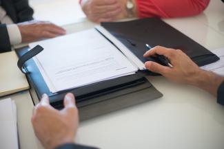 Alta dirección Madrid: contrato, blindaje e indemnización